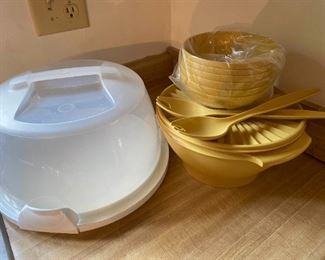 Tupperware Salad Set and Wilton Cake Carrier