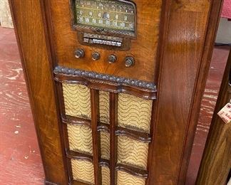 Nice Stromberg Carlson Floor Model Radio (Working)