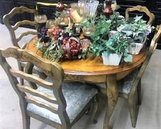 Round, light wood kitchen table with leaf and 6 matching chairs.