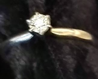 1/4 Carat Ring yellow gold.