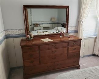 Thomasville mirrored dresser