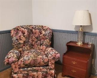 Broyhill floral club chair