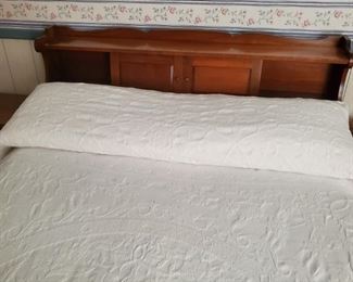 Nice white George Washington style bedspreads 