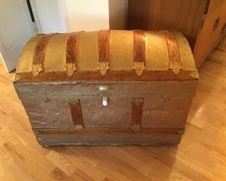 Antique dome top trunk $40