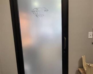 Diamond Frosted Slow Shut Door
