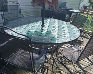 Metal patio set with umbrella (4 chairs)