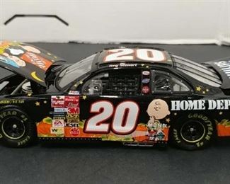 Action Limited Edition# 103072 2002 Grand Prix Stock Car * Home Depot Tony Stewart #20 * 1:24