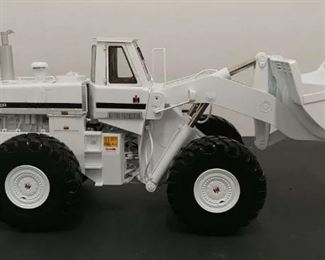 First Gear Construction Pioneers #49-0108 International Harvester 560 Pay Loader * 1:25
