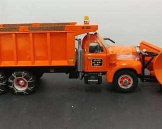 First Gear #48-0019 Mack B-Model High Feature Dump Truck w/ Plow * State Hi-Way * 1:25