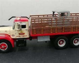 First Gear # 19-3366 200 Series Stake Truck w/Cab Load * Brockway Huskie * 1:34