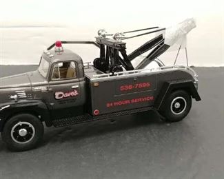 First Gear #18-1185 '57 International R-200 Tow Truck * Dave's Towing * 1:34