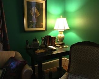 Great condition table. Lovely picture with cherished items on display.