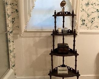 Corner shelf