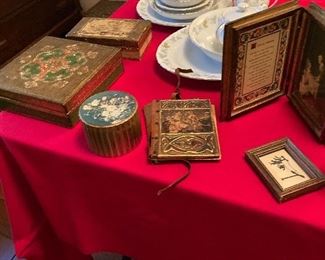Several Italian boxes, etc.
