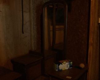 Very poor picture but a sweet dresser