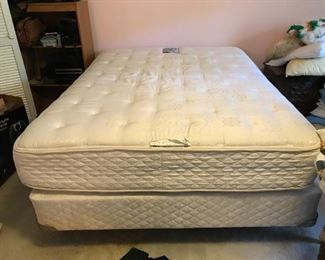 #4	bed	Sealy Posturepedic queen mattress set with holliday frame 	 $ 125.00 																						