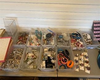 Lots of jewelry 