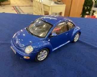 1/18 scale Volkswagen new beetle by Maisto 
