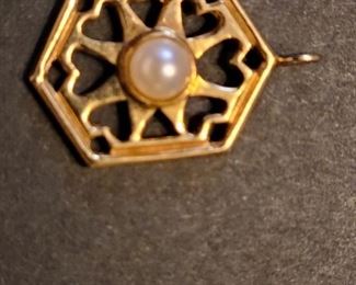 GOLD PENDANT 