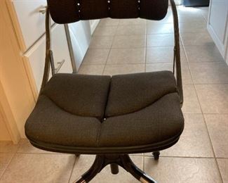 001Early Industrial Adjustable Rolling Desk Chair by Domore