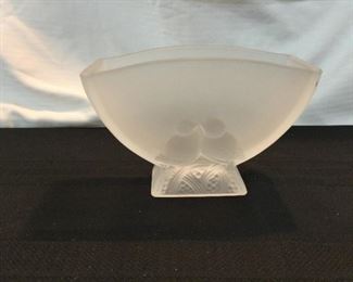 FentonFrosted Love Birds Pattern Glass Fan shape Vase  Like New Condition 