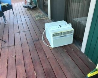 Window air conditioner