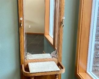 074h Vintage Pulaski Furniture Co. Hall Tree