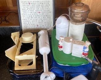 095k Variety Of Kitchen Items