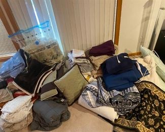 119ms. Large Lot Of Household Linens