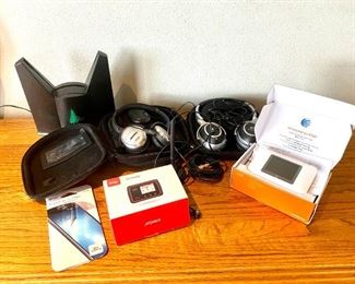 165mb Bose Headphones, Fantazein Message Clock More