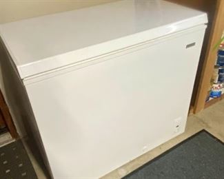 186g Idylis 7.1 Cubic Ft. Top Load Freezer