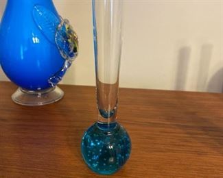 18.00 - Mid Century blue Bubble glass bud vase