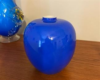 $ 22.00 - Small cobalt and white small mouth ceramic vase