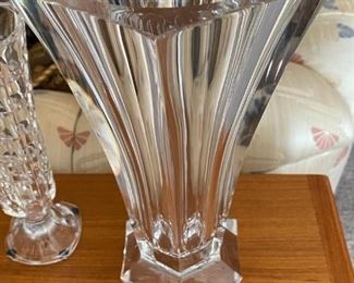 $ 22.00 - Smooth lines, thick crystal flower vase - 10"