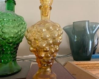 $ 30.00 - Vintage yellow grapes decanter with stopper