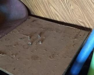 Round Table top - base in front