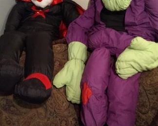 Dracula and ? 4' figures