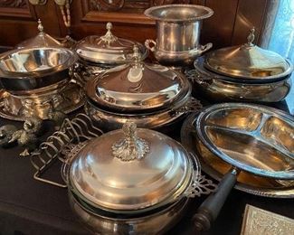 LOTS OF SILVERPLATE SERVING PIECES.