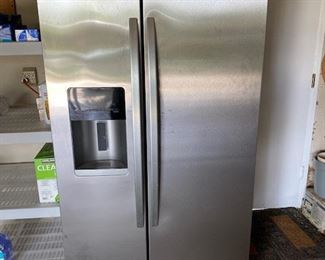 KENMORE refrigerator/freezer.
Works great. $250.