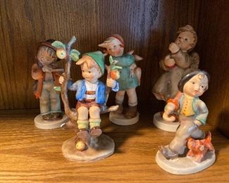 This collection of HUMMELS all have chips or breaks…🥲