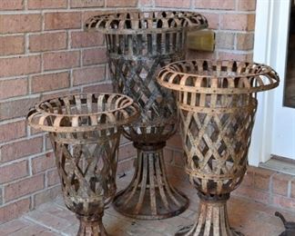 outdoor metal planters (3/three)