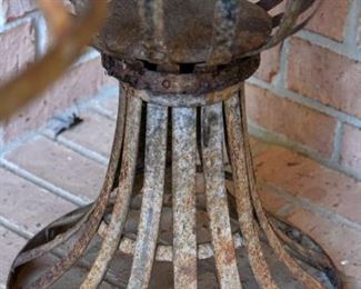 outdoor metal planters (3/three)