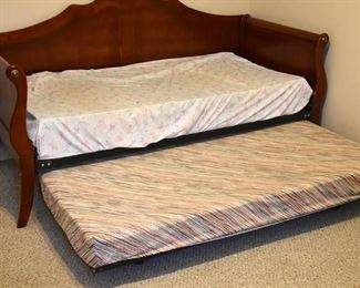 sleigh daybed with rollout mattress