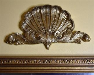 small decorative scallop