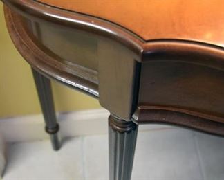 table (drawer detail)