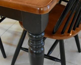 breakfast room table with 4/four chairs