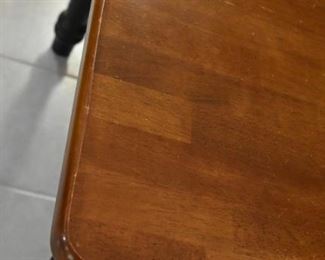 breakfast room table with 4/four chairs