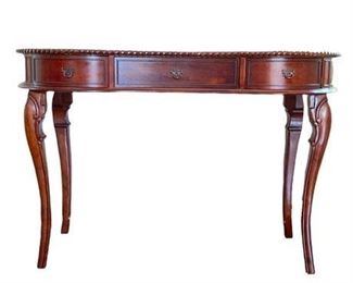 Lot 053
Antique Louis XV Style Vanity Table