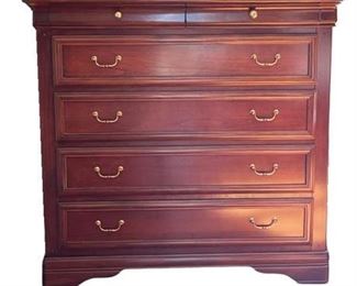 Lot 065
Selva Italian Furniture Chest of Drawers