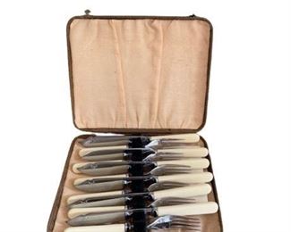 Lot 218
Vintage Bakelite Flatware